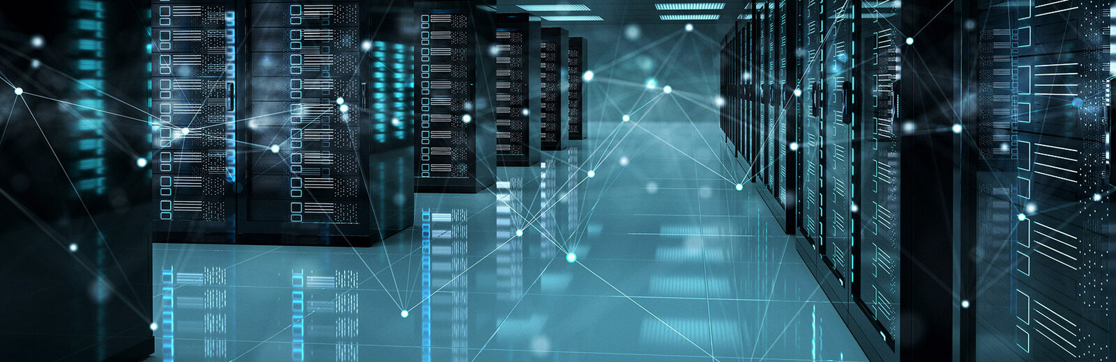Das Bild zeigt einen modernen Serverraum mit mehreren hochgestellten Serverracks. Die Racks sind mit leuchtenden Anzeigen ausgestattet und erzeugen eine futuristische Atmosphäre. Ein Netzwerk von Linien und Punkten symbolisiert die Datenverbindung und -übertragung innerhalb des Raums.