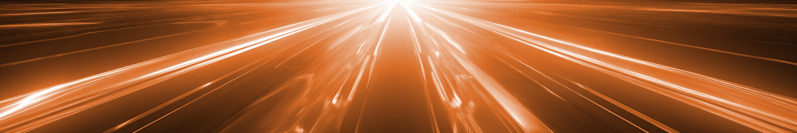 Ein abstraktes Bild, das intensive orangefarbene Lichtstrahlen zeigt, die dynamisch aus einem zentralen Punkt strahlen. Die Linien scheinen sich schnell nach außen zu bewegen, was ein Gefühl von Geschwindigkeit und Energie vermittelt.